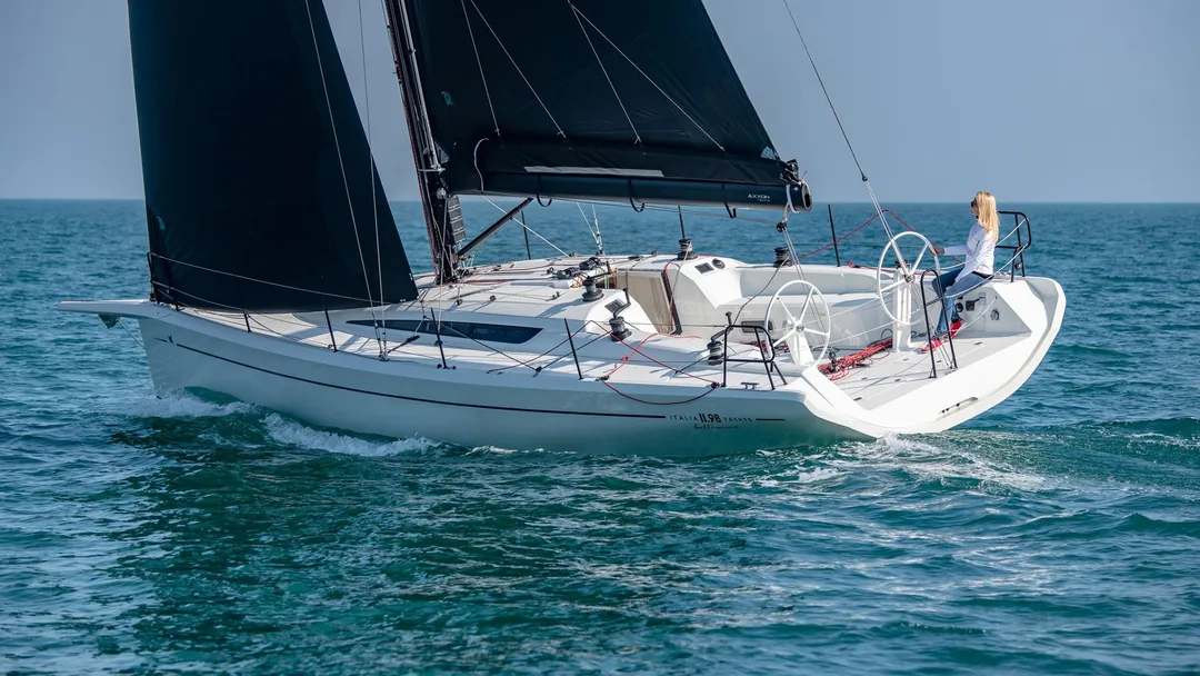 ITALIA 11.98 sailing