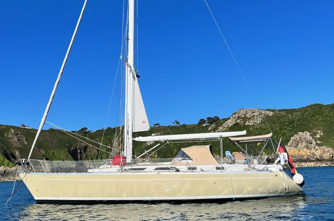 GRAND SOLEIL 45 sailing