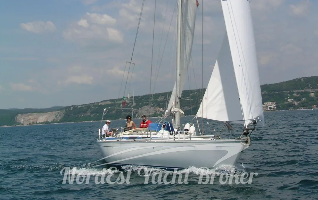 GRAND SOLEIL 39 sailing