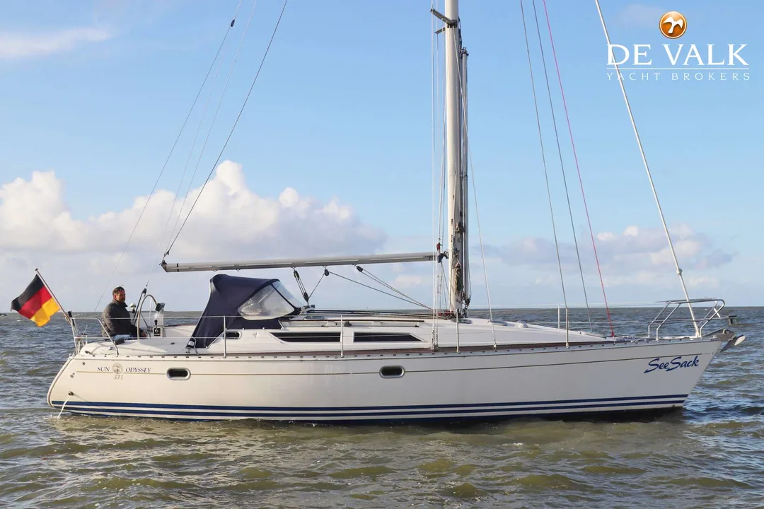 SUN ODYSSEY 37.1 sailing