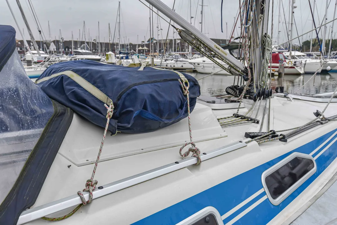 DEHLER 35 sailing