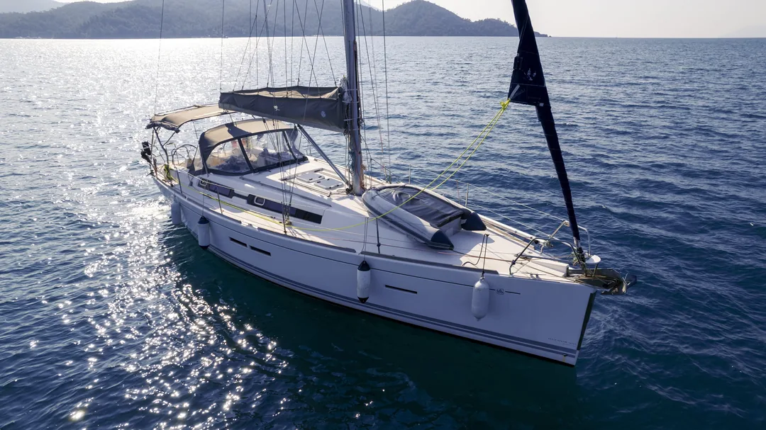 DUFOUR 405 GL sailing