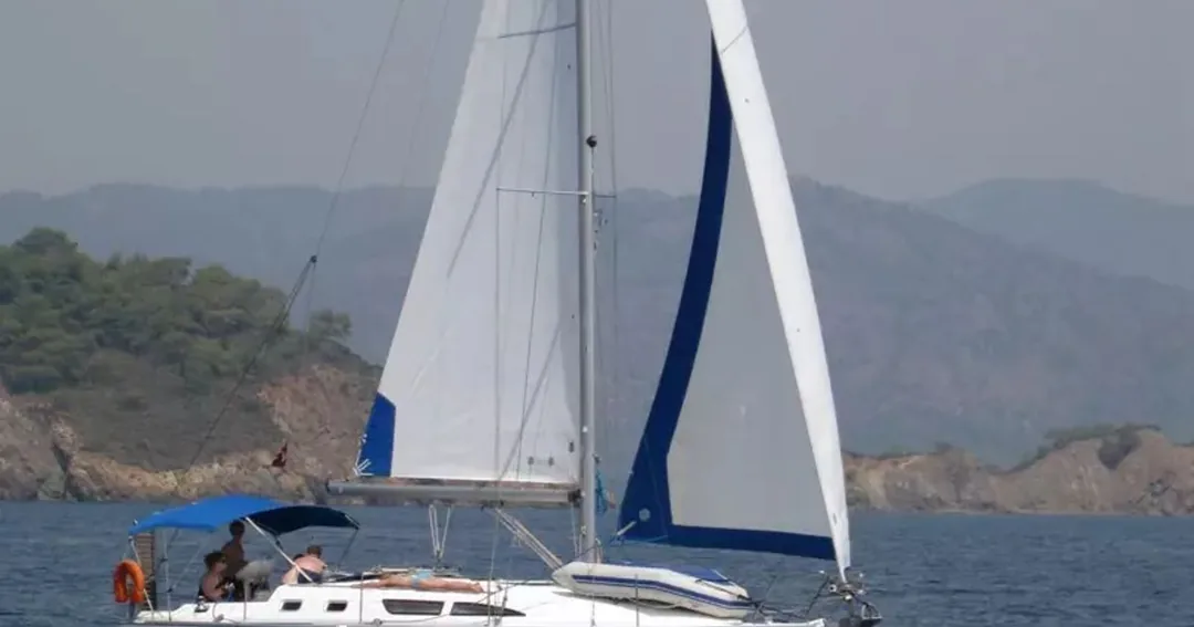 SUN ODYSSEY 37 sailing