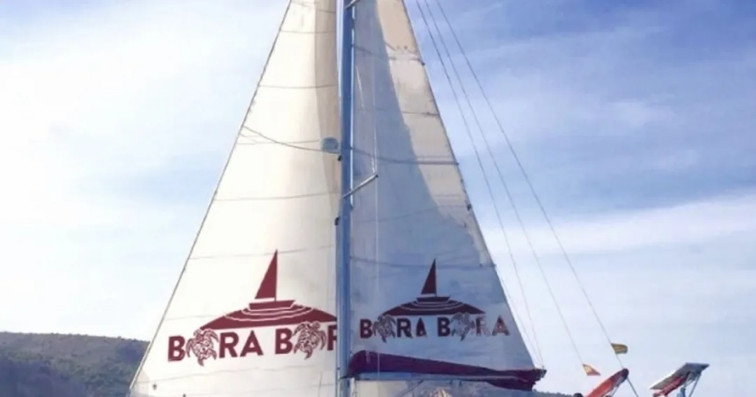 OCEANIS 423 sailing