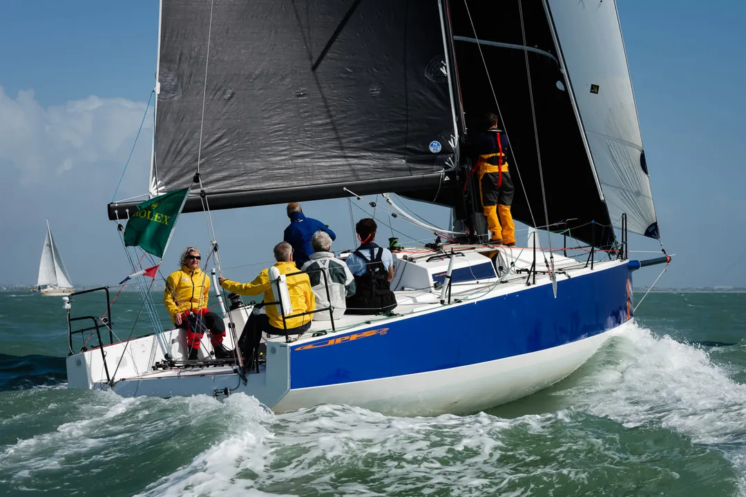 JPK 1030 sailing