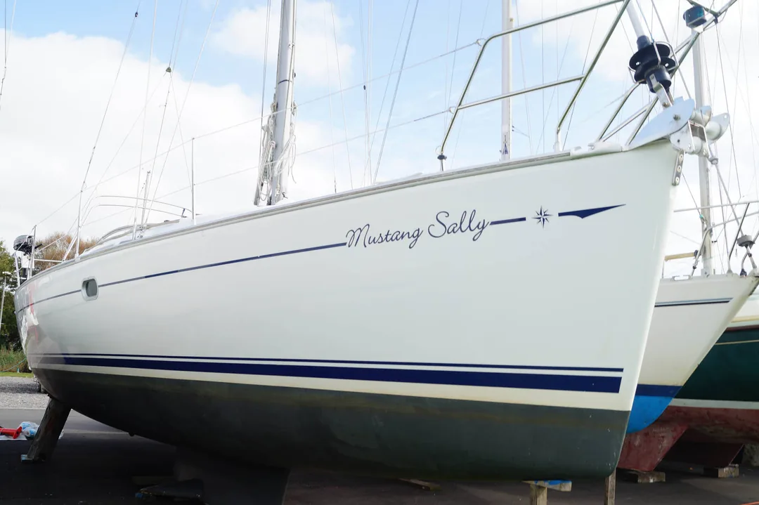 SUN ODYSSEY 35 sailing