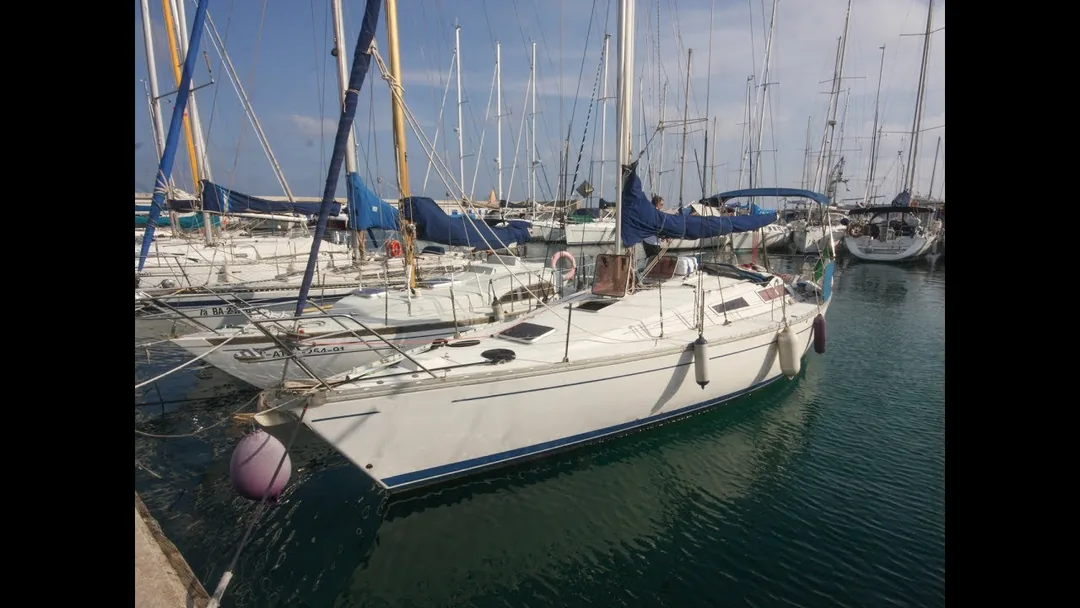 SUNRISE 35 sailing