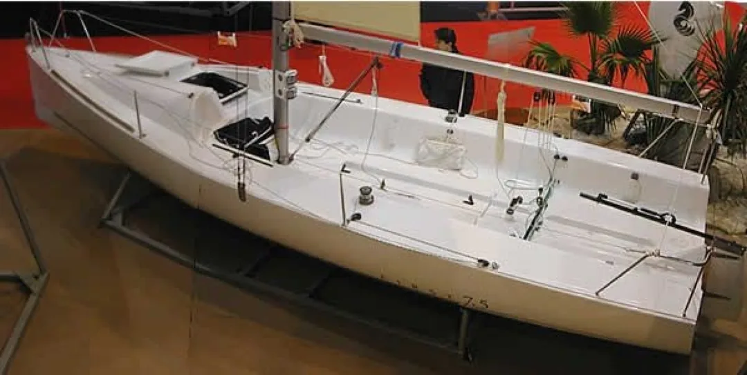 FIRST CLASS 7.5 sailing