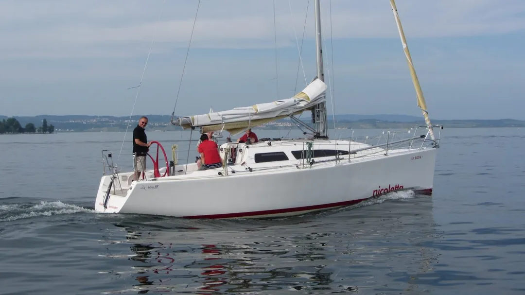 SYDNEY 32 sailing