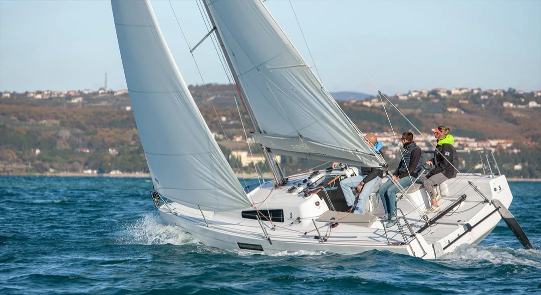 FIRST 27 sailing