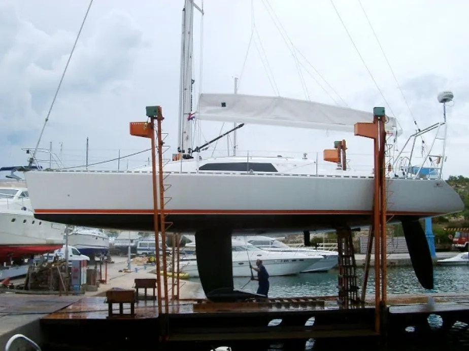 FAST 42 sailing