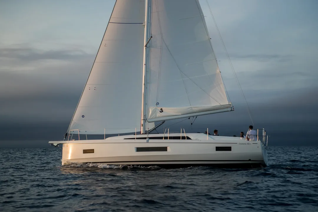 OCEANIS 40 sailing