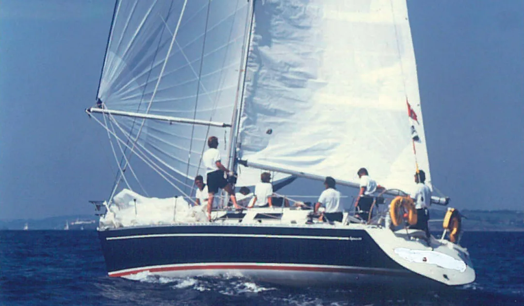 LIGHTWAVE 395 sailing