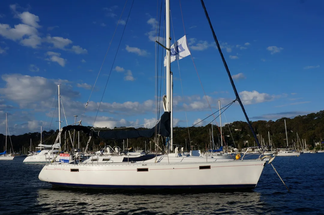 OCEANIS 390 sailing