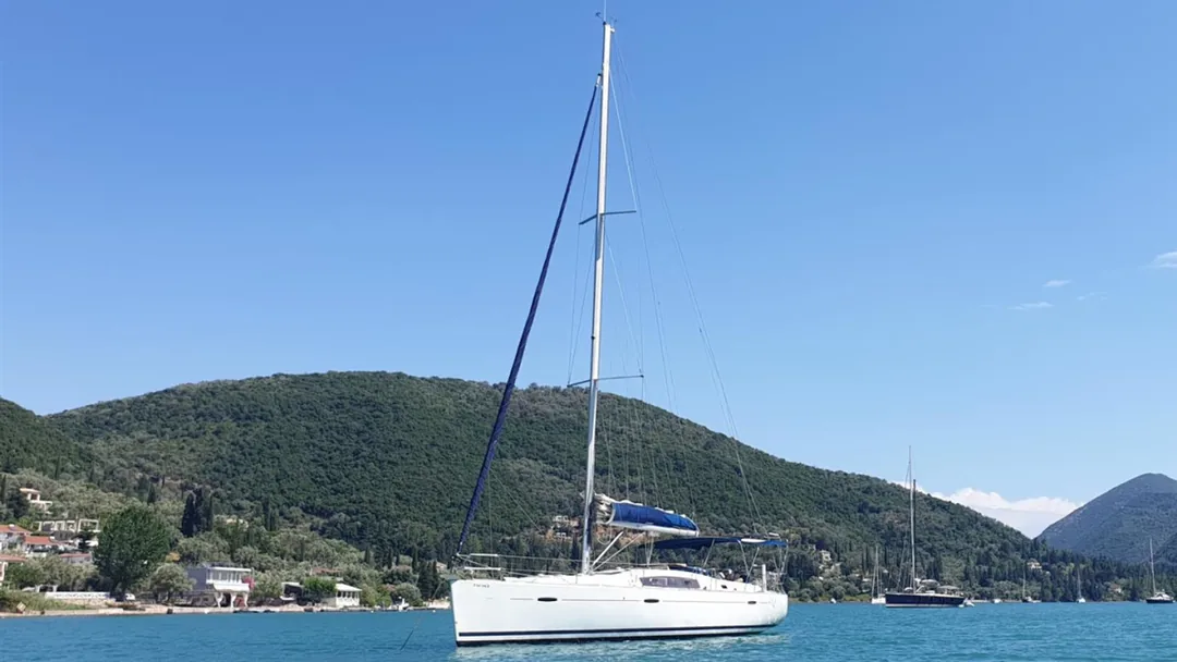 OCEANIS 43 sailing