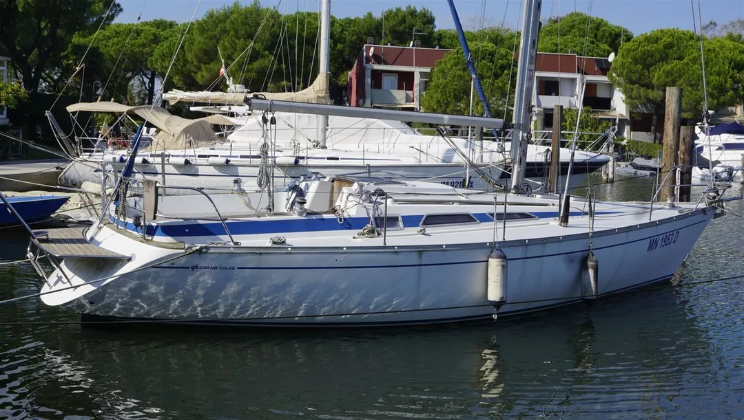 GRAND SOLEIL 34 sailing