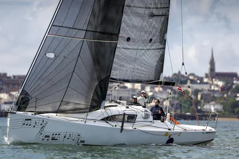 JPK 10.10 sailing
