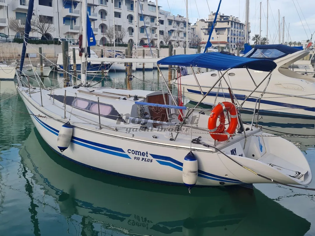 COMET 910 sailing