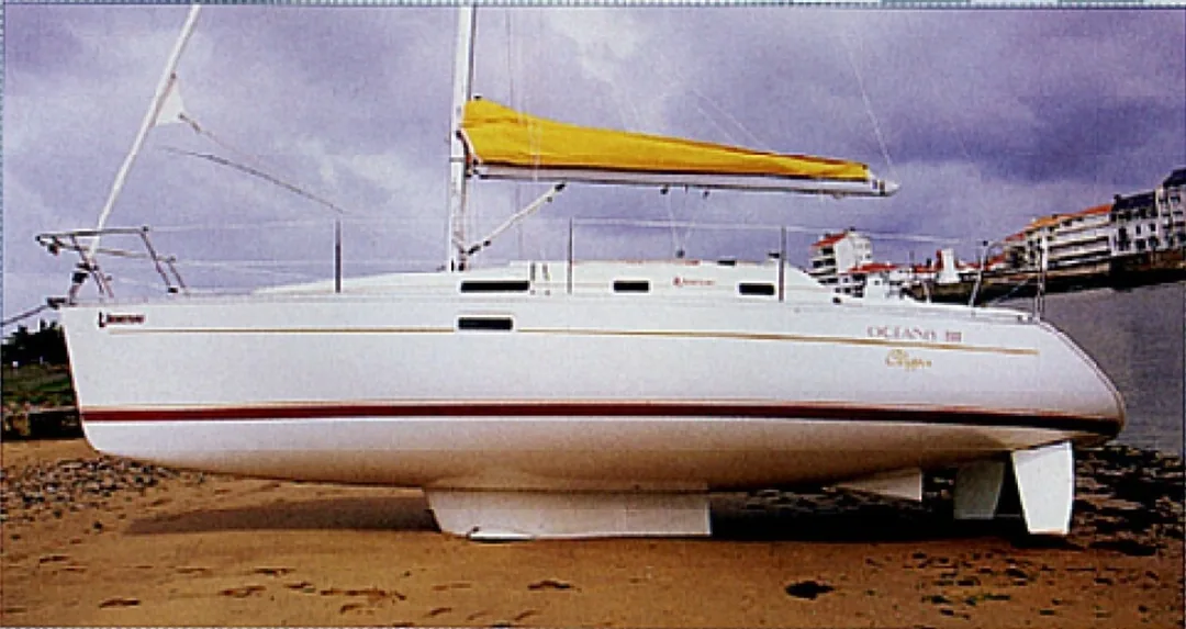 OCEANIS 311 sailing