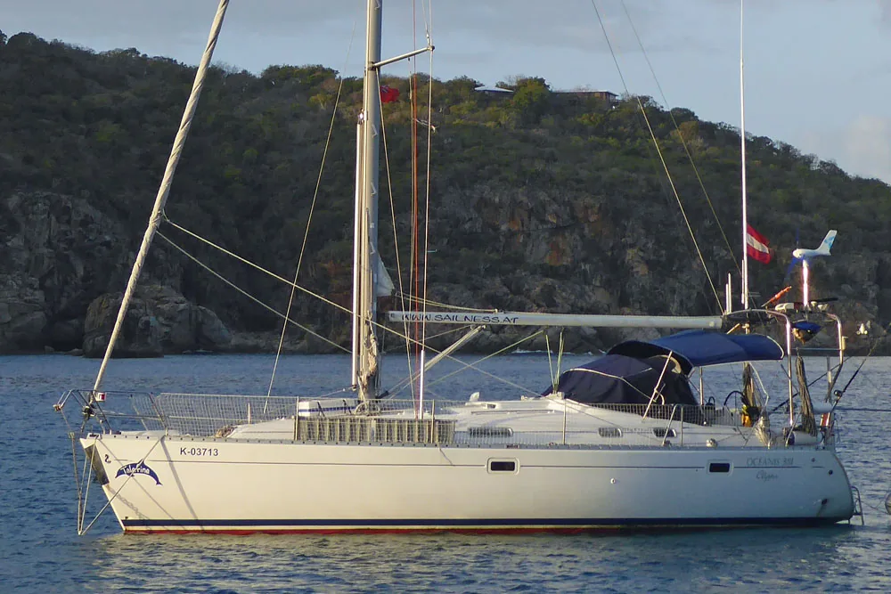 OCEANIS 381 sailing