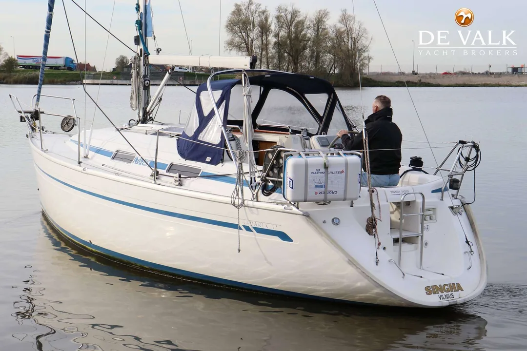 BAVARIA 31 sailing