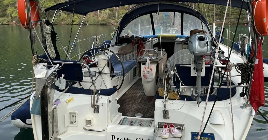 SUN ODYSSEY 43 sailing