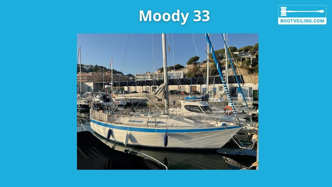 MOODY 33 sailing